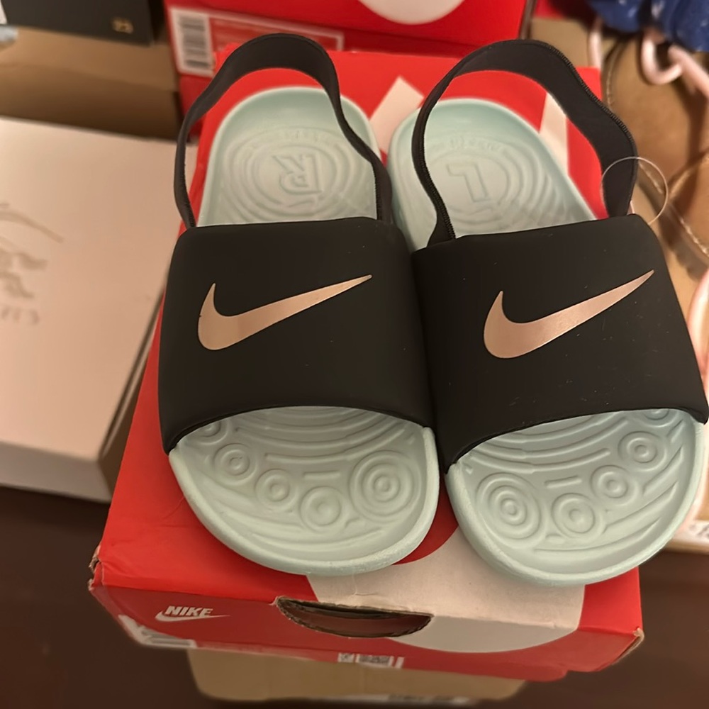 Brand New Nike Kawa Slid 10C Runs Small Super Cute !